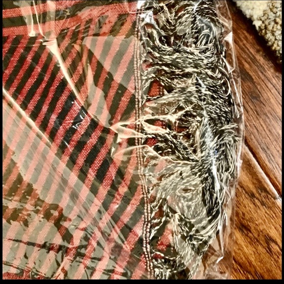 Deep Red Beautiful Shawl/Cape - Picture 4 of 7